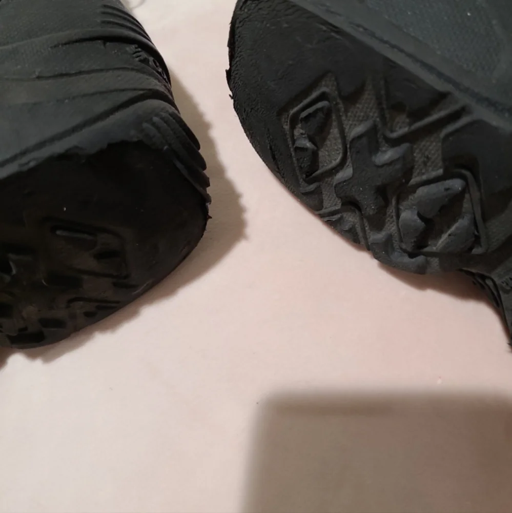 Columbia Womens Size 7 Waterproof 200 grams‎ Winter Snowboots.